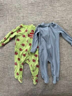 Old Navy footie pajamas x2